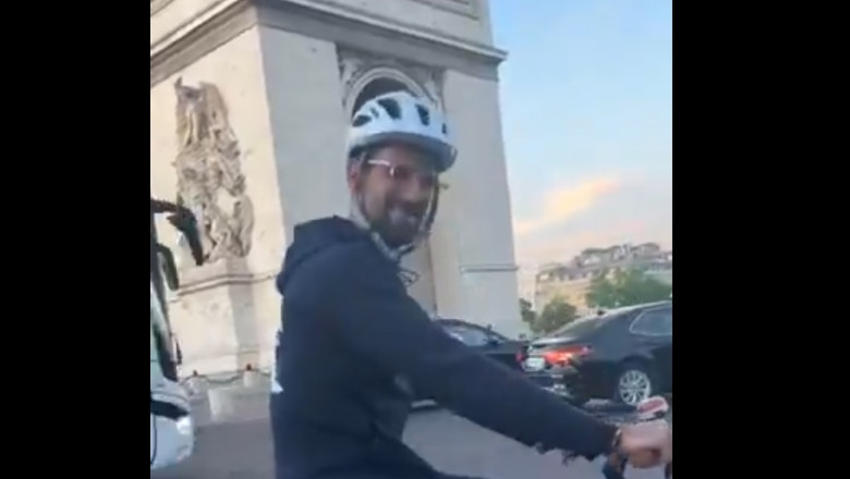 Novak Djokovici, plimbare cu bicicleta prin Paris, in plin turneu. „Te iubesc!” „Si eu te iubesc” Imagine