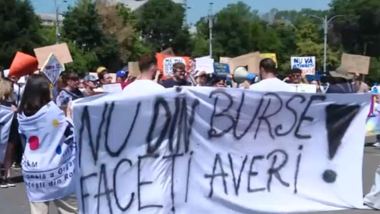 „Nu din burse strangi averi, stimati politicieni!” Inca o zi de proteste in Capitala, dupa ce Guvernul a decis reducerea burselor Imagine