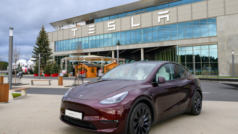 Nu mai putin de 2,6 milioane de vehicule Tesla sunt sub investigatie. Accidente provocate de functia de conducere la distanta Imagine