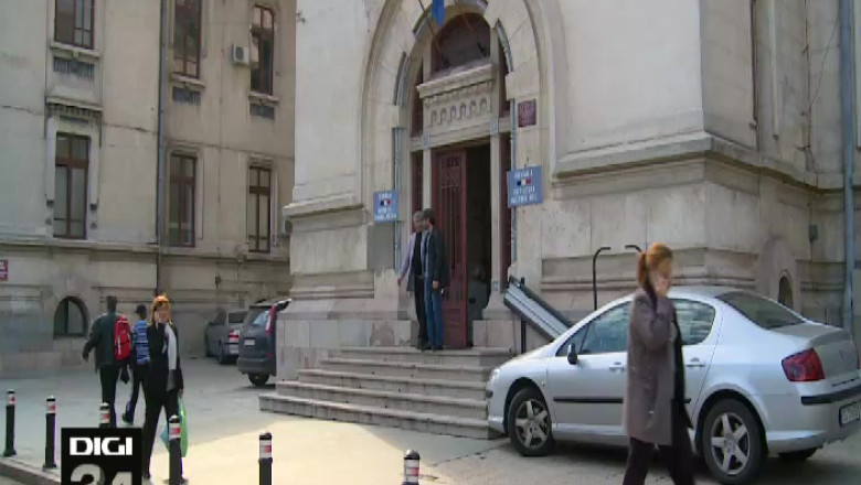 Nu se stie cine a renovat o cladire din Calafat care apartine Directiei pentru Protectia Copilului Dolj Imagine