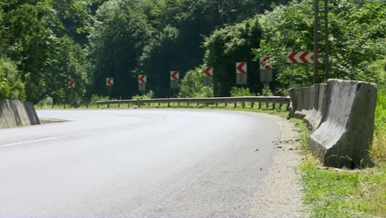 „Nu sunt fonduri”. CNADNR incaseaza sute de milioane de euro, dar inlocuieste 10% dintre parapetele distruse Imagine