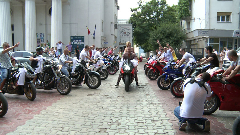 Nunta pe motoare, la Galati. Au renuntat la limuzina si caleasca pentru motociclete  Imagine