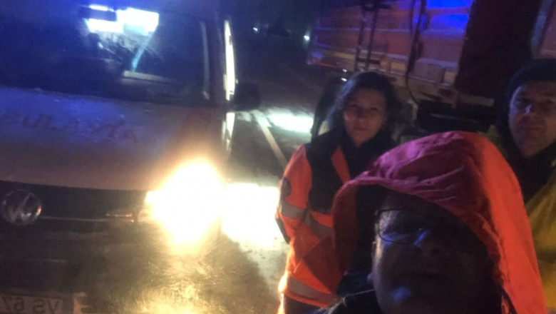 O asistenta de la SAJ Vaslui a ajutat o gravida sa nasca acasa dupa ce a ajuns la ea cu o masina off-road. Ambulanta ramasese in zapada Imagine