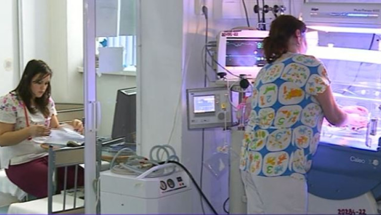 O asistenta la 15 bebelusi. La Sectia de Neonatologie de la Maternitatea Brasov lucreaza doar 35 de asistente Imagine