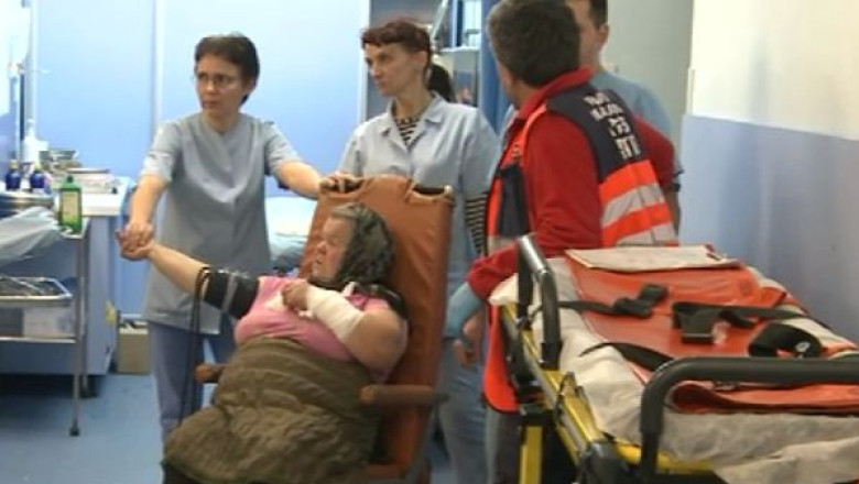 O batrana din Arges a fost muscata de lup in propria curte Imagine