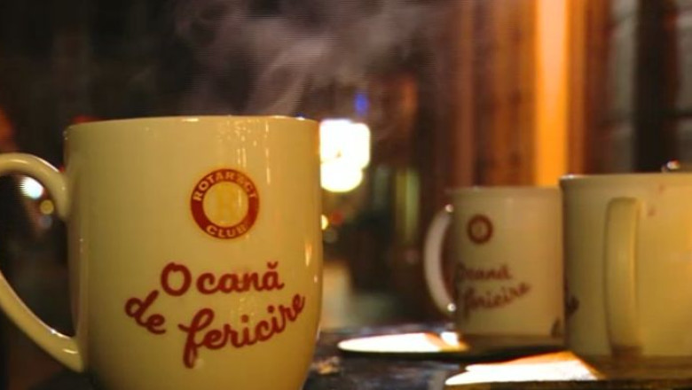 „O cana de fericire” pentru copii cu dizabilitati. Prezentatoarele Digi24 Oradea au vandut bauturi calde in scop caritabil Imagine