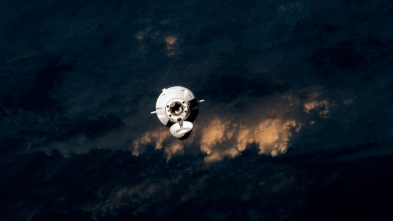 O capsula Dragon SpaceX a amerizat cu o incarcatura de peste 1,6 tone de pe Statia Spatiala Internationala Imagine