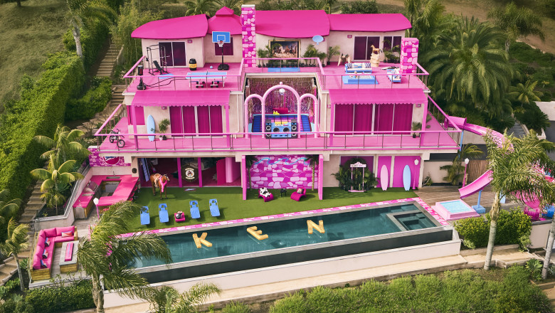O casa Barbie in marime naturala e de inchiriat in Malibu. Doritorii vor plati doar drumul pana acolo Imagine