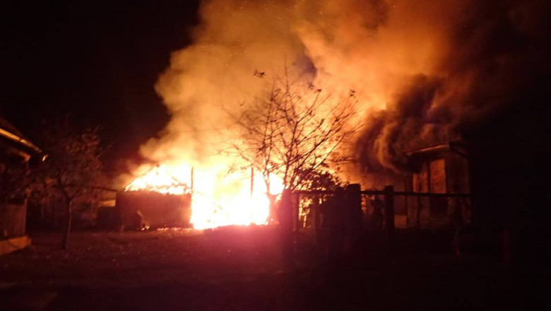 O casa cu etaj a ars aproape in totalitate, iar cei doi proprietari, sot si sotie, au murit. Pompierii cer atentie marita Imagine