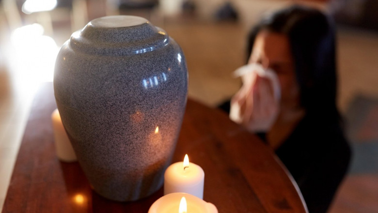 O casa funerara care trimitea cenusa falsa si lasa cadavrele in descompunere va plati despagubiri uriase in SUA Imagine