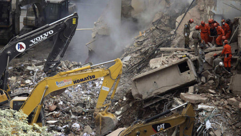 O cladire s-a prabusit in Brazilia. Cel putin sase oameni au murit sub daramaturi Imagine