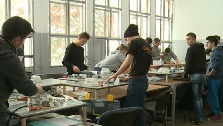 O clasa cu elevi navetisti demonstreaza ca se poate invata meserie fara chiul. Ce ii motiveaza Imagine