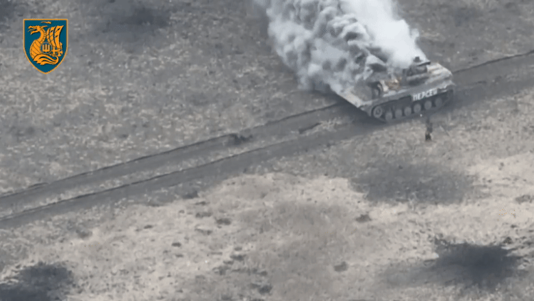 O coloana de blindate ruse a fost prinsa intr-o ambuscada in Dontek. Militarii ucraineni au distrus tancurile cu rachete Javelin Imagine
