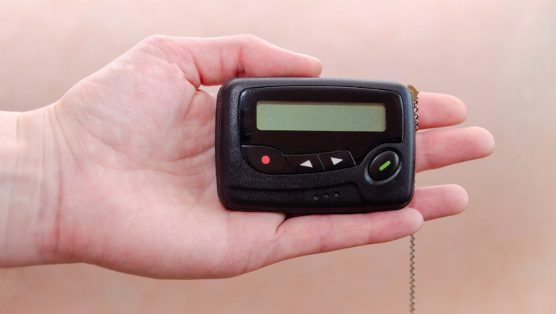 O companie aeriana interzice pagerele si statiile walkie-talkie la bord, dupa ce mii de dispozitive au explodat in Liban Imagine