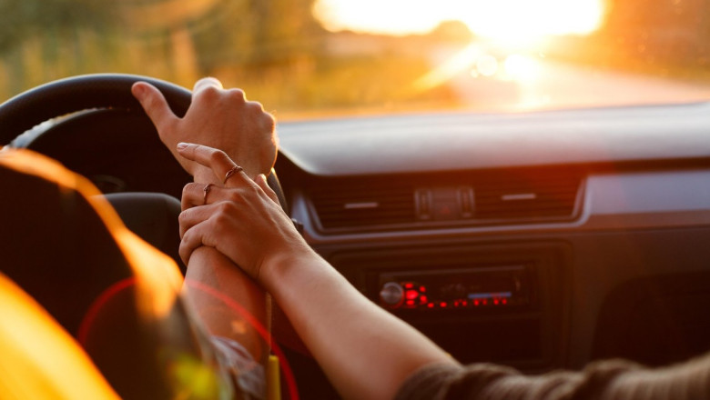 O companie de asigurari auto trebuie sa dea unei femei 5 milioane de dolari, dupa o partida de amor intr-o masina Imagine