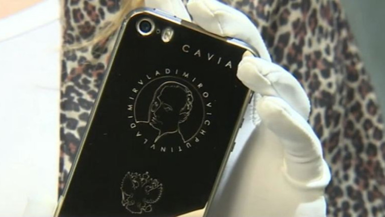O companie din Rusia a gravat chipul lui Vladimir Putin pe telefoane din aur Imagine