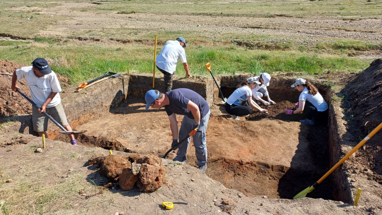 O cultura veche de 7.500 de ani a fost descoperita in Vrancea. Situl „are cel putin patru niveluri de locuire” Imagine