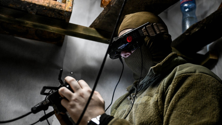 O drona marina ucraineana complet necunoscuta a lansat quadcoptere-bombardier „Baba Iaga” asupra tintelor radar rusesti Imagine