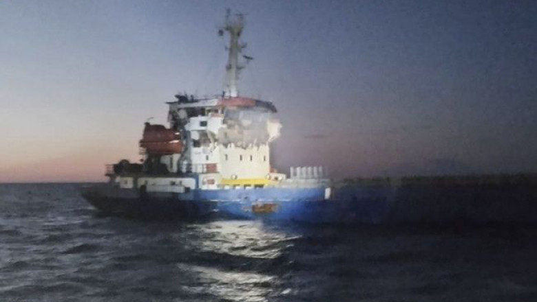 O drona rusa a lovit o nava de marfa detinuta de Turcia in Marea Neagra. Membri ai echipajului au fost raniti