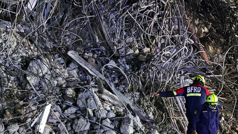 O echipa de asistenta din SUA a aflat ca va fi concediata cand era in Myanmar pentru a ajuta dupa cutremurul devastator de luna trecuta Imagine