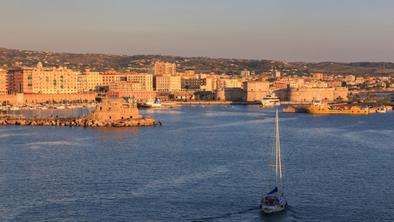 O epava romana, plina cu sute de amfore, a fost descoperita in Italia. Nava a fost gasita pe fundul marii cu ajutorul unui robot Imagine