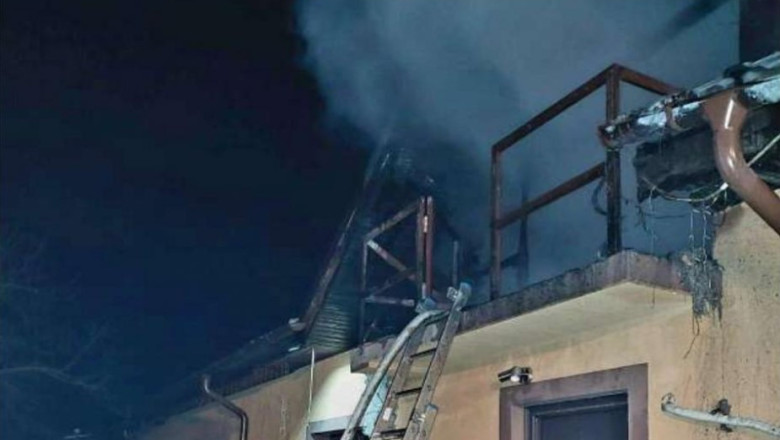 O familie din Giurgiu a ramas pe drumuri chiar in ziua de Craciun, dupa ce casa lor s-a facut scrum Imagine