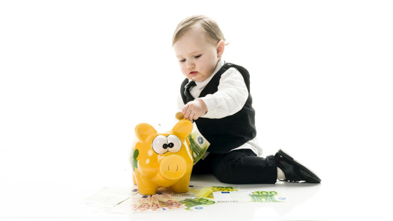 O familie din Londra ofera 180.000 de lire pe an unui profesor care sa le pregateasca fiul de un an sa devina „gentleman” Imagine