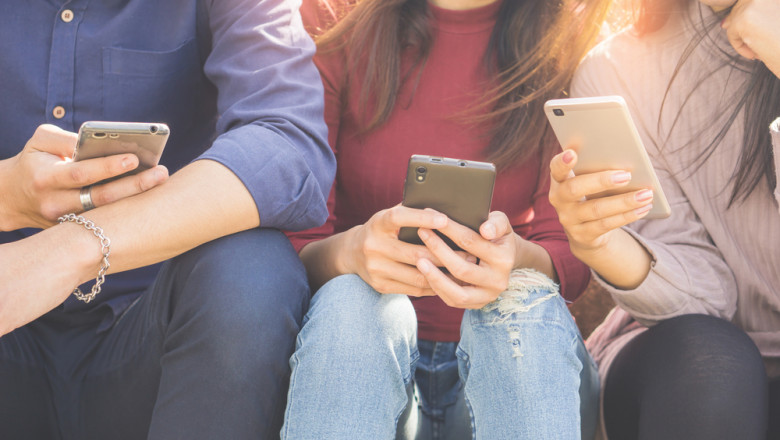 O fata de 13 ani a gasit cardul mamei si a cheltuit 64.000 de dolari pe jocuri video Imagine