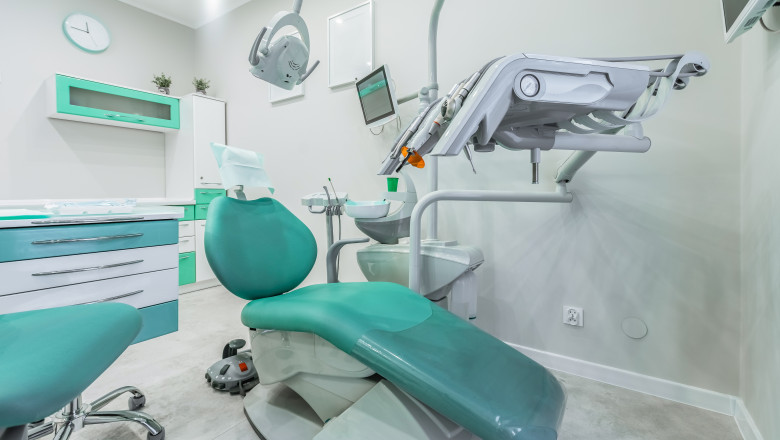 O femeie ar fi furat produse medicale dintr-un spital din Capitala. Acestea erau apoi vandute de sotul ei in cabinete stomatologice Imagine