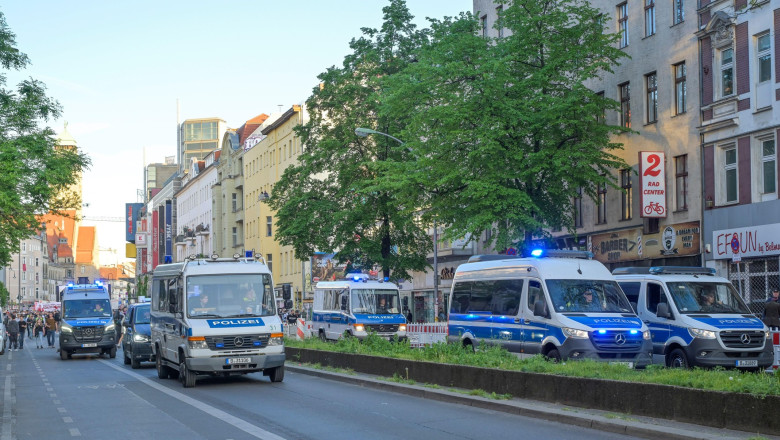 O femeie care a atacat doi oameni cu un cutit in Munchen a fost impuscata de politisti Imagine