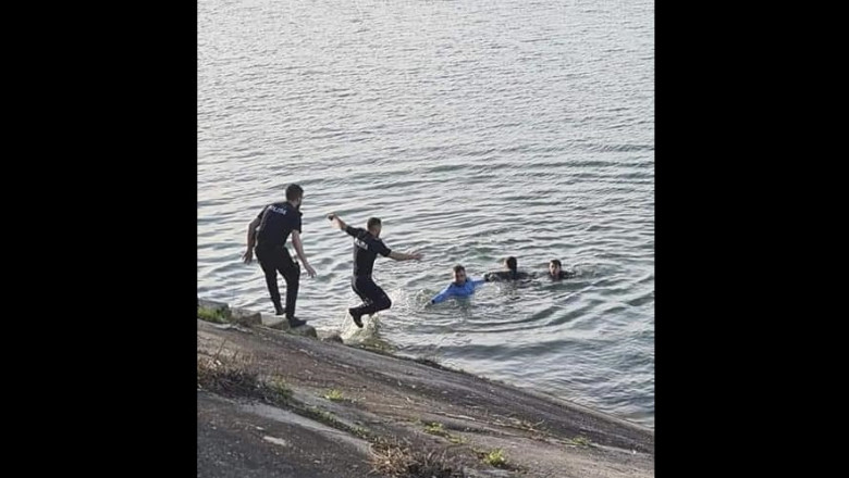 O femeie care a incercat sa se inece in Lacul Morii din Bucuresti a fost salvata de trei politisti Imagine