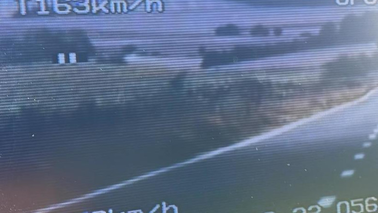 O femeie de 28 de ani a condus o masina cu o viteza de 163 km/h intr-o zona unde limita era de 50 de km/h. Cum a fost sanctionata Imagine