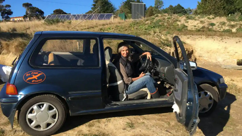 O femeie de 63 de ani si-a construit singura o masina electrica, fara sa aiba cunostinte de mecanica auto. Cat a costat-o Imagine