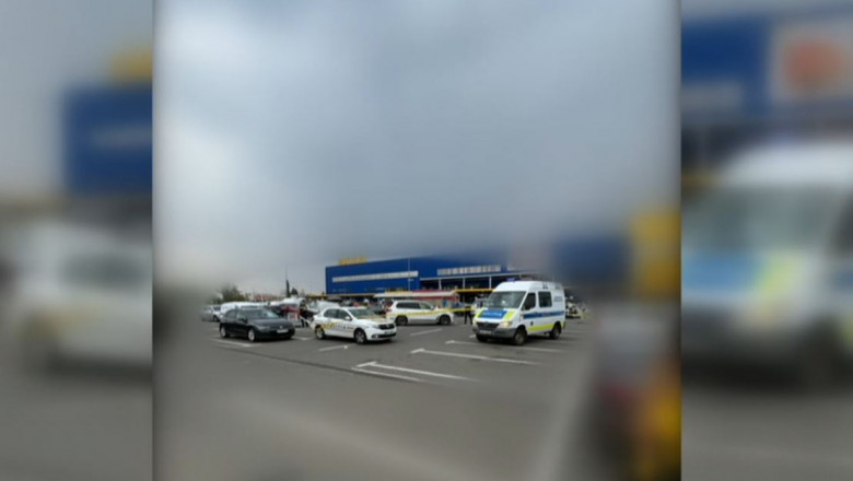 O femeie din Bucuresti a ajuns la spital dupa ce a fost lovita de propria masina, in timp ce punea cumparaturile in portbagaj Imagine