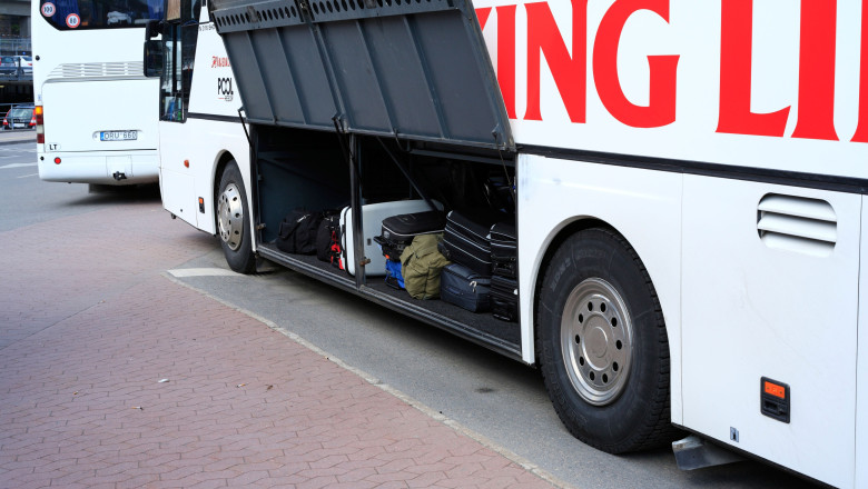 O femeie din Noua Zeelanda si-a ascuns fetita de 2 ani intr-o valiza si a bagat-o in compartimentul pentru bagaje al unui autobuz Imagine