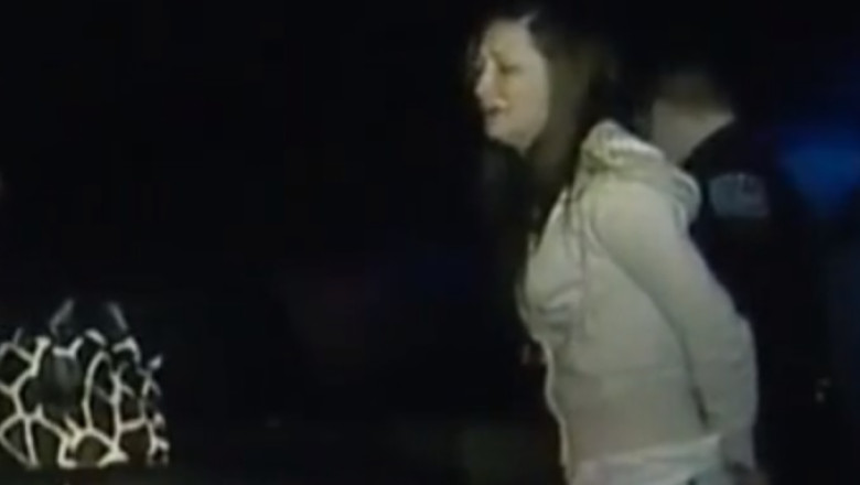 O femeie din SUA a furat incatusata chiar masina politistilor Imagine