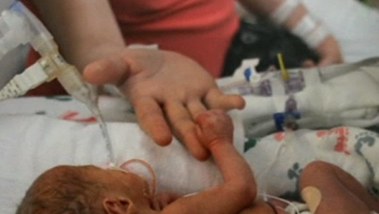 O femeie din SUA a nascut cinci copii. Bebelusii, patru fete si un baiat, se simt bine Imagine