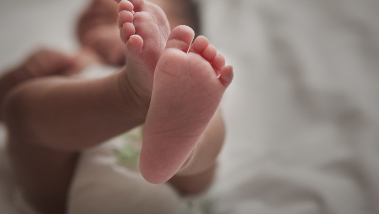 O femeie din Suceava, care abia nascuse, si-a invelit copilul intr-o patura si l-a ascuns in masina de spalat Imagine