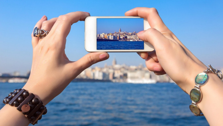 O femeie din Turcia care a criticat blocarea Instagram a fost condamnata la inchisoare, pentru insulta adusa presedintelui Imagine