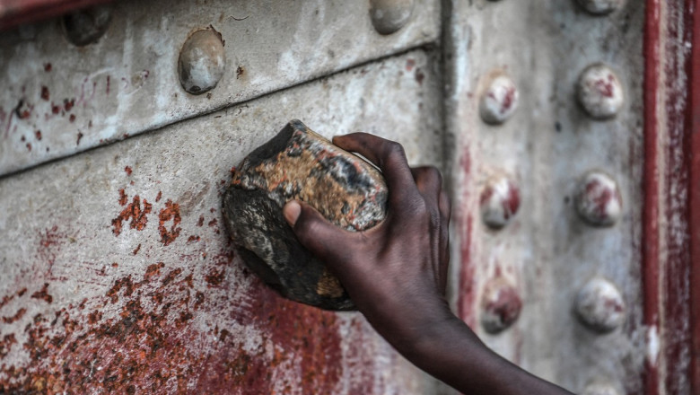 O femeie risca sa fie ucisa cu pietre pentru adulter, pentru ca guvernul care o poate salva nu are ministri Imagine