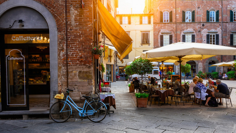 O femeie si-a dat in judecata fostul sot pentru ca s-a mutat impreuna cu amanta pe aceeasi strada Imagine