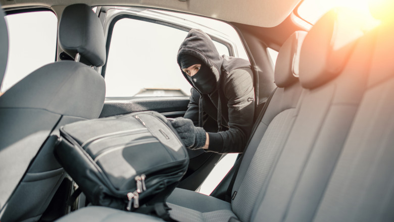 O fetita din Iasi a ramas fara aparatul auditiv, dupa ce un hot i-a furat mamei ei rucsacul. Familia era in vacanta pe litoral Imagine