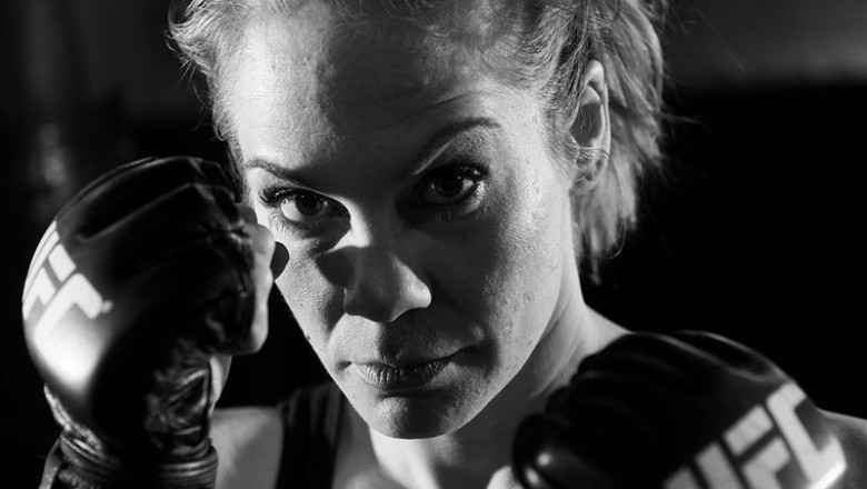 O fosta luptatoare UFC isi doneaza creierul pentru cercetare Imagine