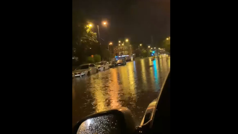 O furtuna a provocat pagube si inundatii pe strazile Timisoarei. Ploile torentiale si vantul puternic se muta in sud-estul tarii Imagine