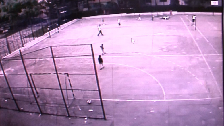 O gluma periculoasa i-a bagat in spital. Doi baieti aflati pe o schela au cazut de la peste 2 metri inaltime Imagine