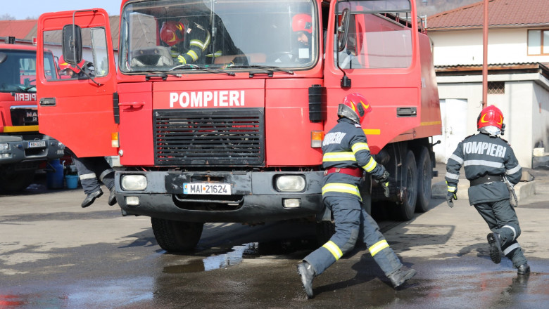 O gluma proasta la 112 a pus in alerta pompierii si un echipaj medical SMURD. Apelantul a primit o amenda uriasa Imagine