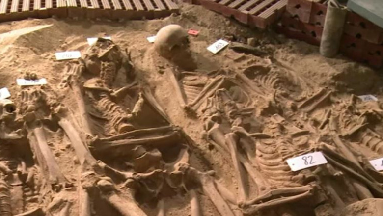 O groapa comuna medievala cu peste 200 de schelete, descoperita in centrul Parisului Imagine