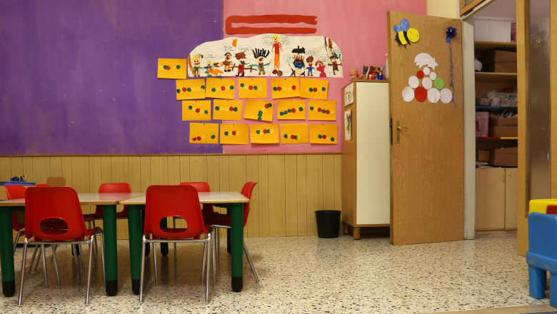 O ingrijitoare de la o "gradinita privata" din Popesti Leordeni a fost filmata in timp ce tipa si ii bate pe copii Imagine