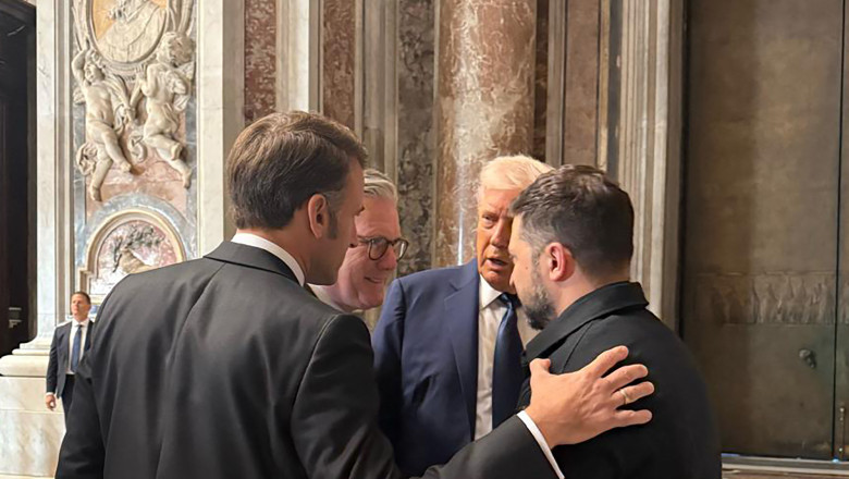 „O intalnire pozitiva”: Trump, Macron, Zelenski si Starmer au discutat in interiorul Bazilicii Sfantul Petru de la Vatican Imagine