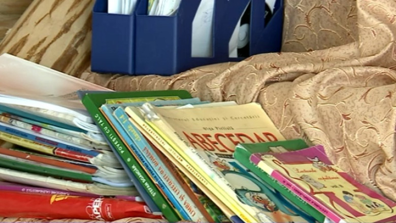 O invatatoare a ridicat o scoala in curtea casei sale Imagine